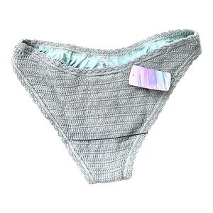 𝅺FOREVER 21, crochet bikini bottom, size M, NWT, fully lined, super cute